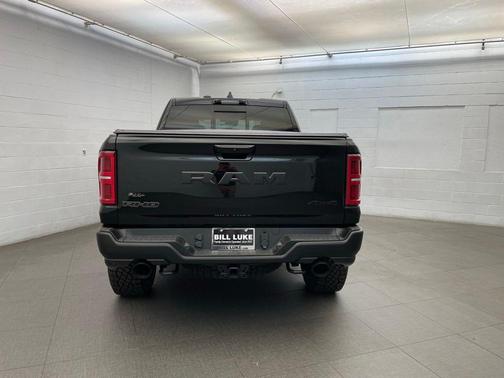 Diamond Black Crystal Pearlcoat 2026 RAM 1500 RHO Crew Cab 4x4 5'7' Box