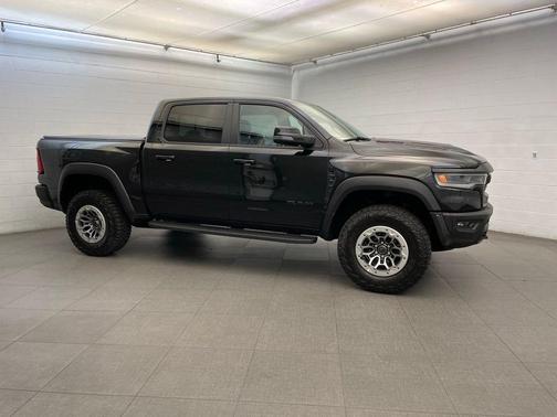 Diamond Black Crystal Pearlcoat 2026 RAM 1500 RHO Crew Cab 4x4 5'7' Box
