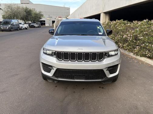 2023 Jeep Grand Cherokee Laredo