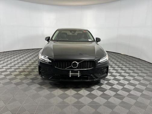 2024 Volvo S60 B5 Plus Dark Theme