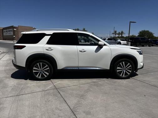 2022 Nissan Pathfinder Platinum 2WD