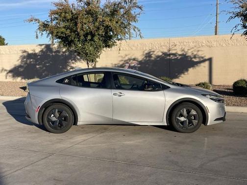 2025 Toyota Prius LE