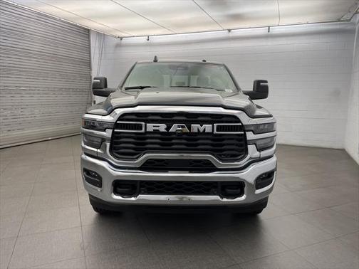 2025 RAM 2500 Tradesman Crew Cab 4x4 6'4' Box