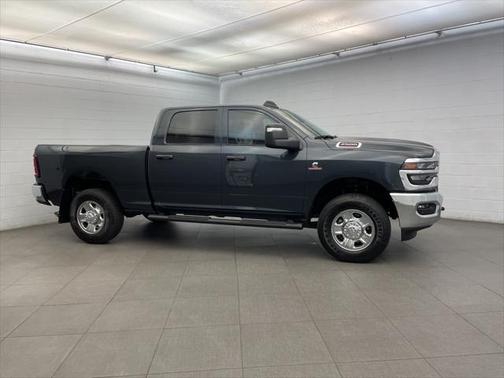 2025 RAM 2500 Tradesman Crew Cab 4x4 6'4' Box
