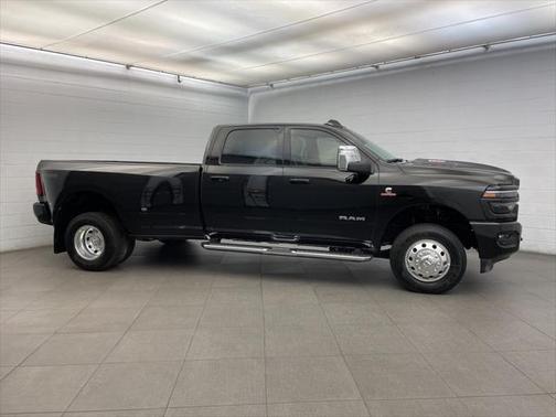 2025 RAM 3500 Laramie Crew Cab 4x4 8' Box