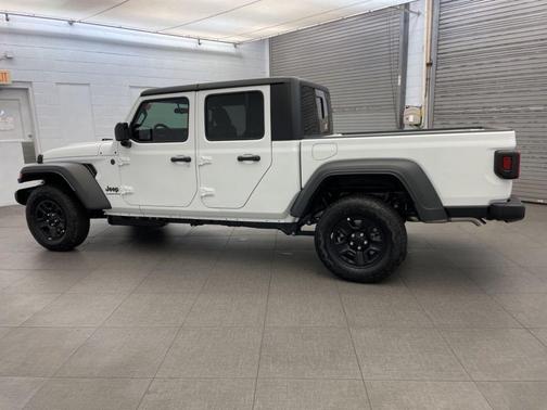 2026 Jeep Gladiator Sport