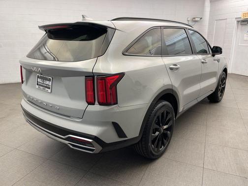 Wolf Gray 2022 Kia Sorento SX
