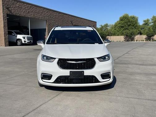 2024 Chrysler Pacifica L