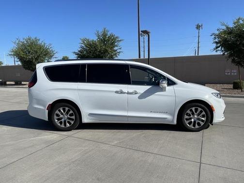 2024 Chrysler Pacifica L
