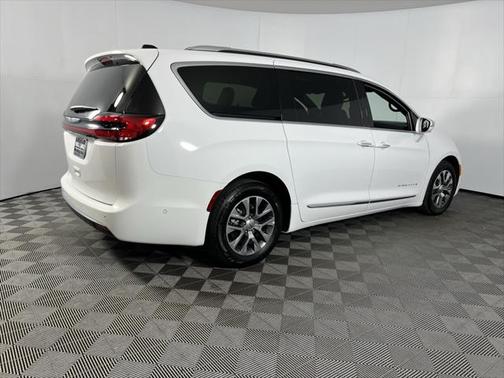 2024 Chrysler Pacifica L