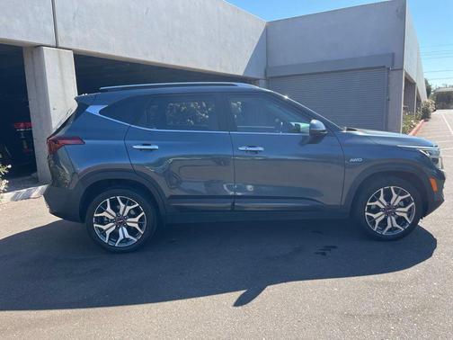 Gravity Gray 2023 Kia Seltos SX Turbo
