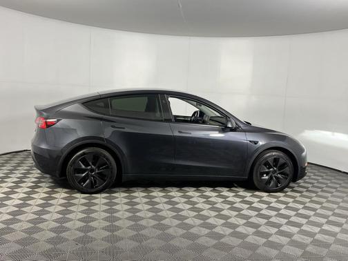 2025 Tesla Model Y Long Range Dual Motor Rear-Wheel Drive