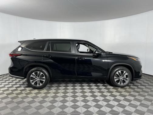 2025 Toyota Highlander XLE