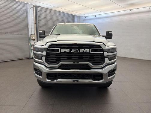 2026 RAM 2500 Tradesman Crew Cab 4x4 6'4' Box