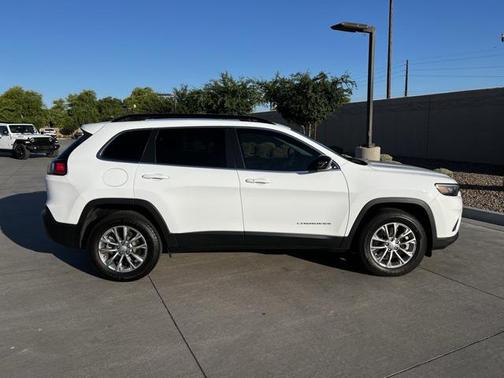 2022 Jeep Cherokee Latitude Lux