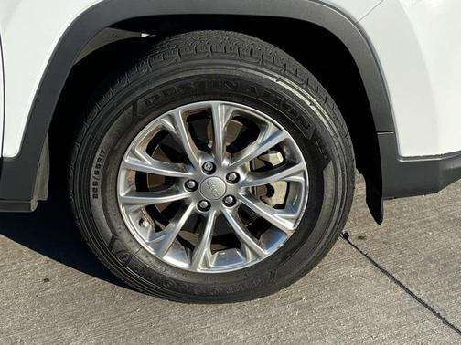 2022 Jeep Cherokee Latitude Lux
