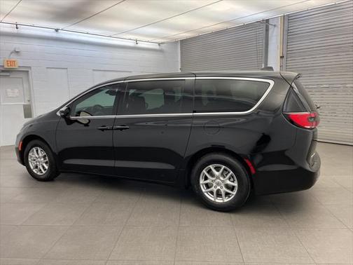 2025 Chrysler Pacifica L