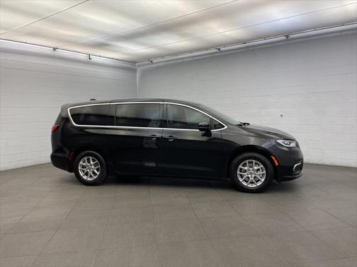 2025 Chrysler Pacifica L