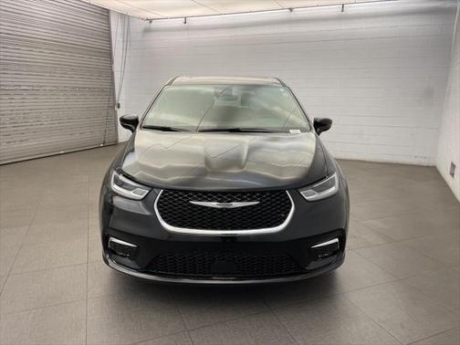 2025 Chrysler Pacifica L