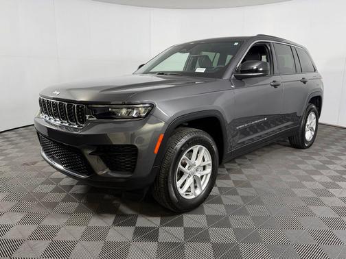 Baltic Gray Metallic Clearcoat 2024 Jeep Grand Cherokee Laredo