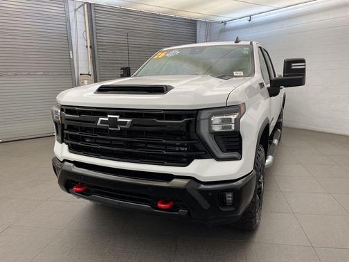 Summit White 2026 Chevrolet Silverado 2500 LT