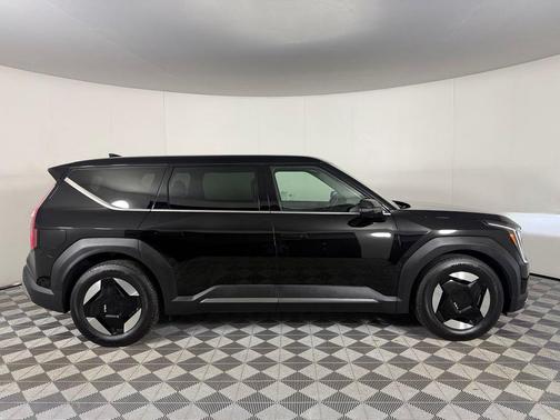 Aurora Black Pearl 2024 Kia EV9 Light Long Range