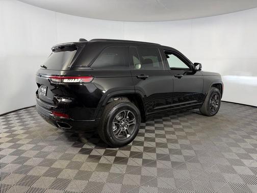 Diamond Black Crystal Pearlcoat 2025 Jeep Grand Cherokee 4xe Anniversary Edition