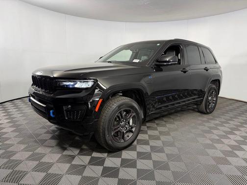 Diamond Black Crystal Pearlcoat 2025 Jeep Grand Cherokee 4xe Anniversary Edition