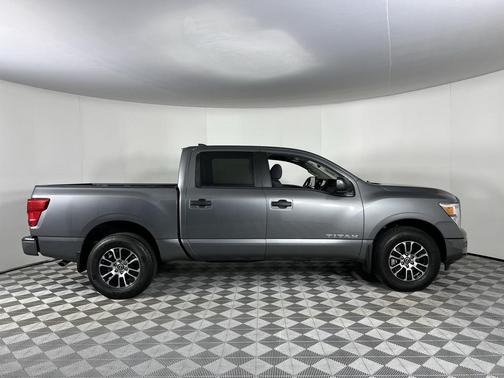 2024 Nissan Titan SV