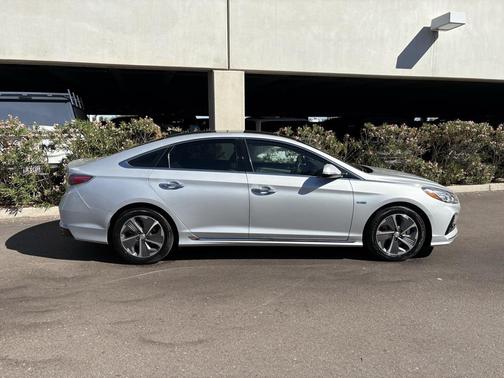 2019 Hyundai SONATA Hybrid Limited
