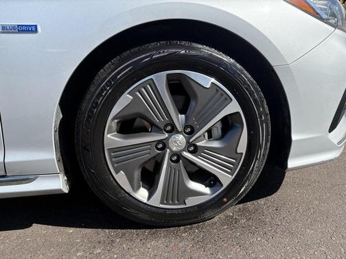 2019 Hyundai SONATA Hybrid Limited