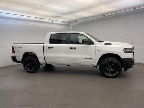 Bright White Clearcoat 2026 RAM 1500 Warlock Crew Cab 4x4 5'7' Box