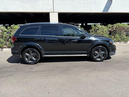 Pitch Black Clearcoat 2018 Dodge Journey Crossroad
