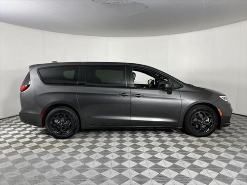 2022 Chrysler Pacifica Hybrid Limited