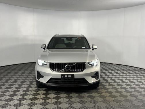 2024 Volvo XC40 B5 Core