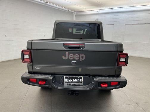 Granite Crystal Metallic Clearcoat 2026 Jeep Gladiator Shadow Ops