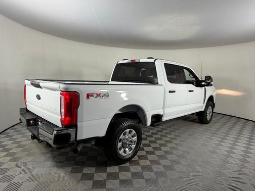 Oxford White 2024 Ford F-350 XLT