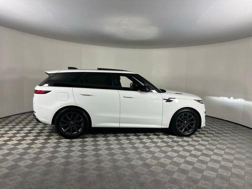 2024 Land Rover Range Rover Sport SE