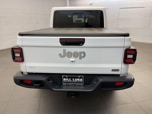 Bright White Clearcoat 2020 Jeep Gladiator Overland