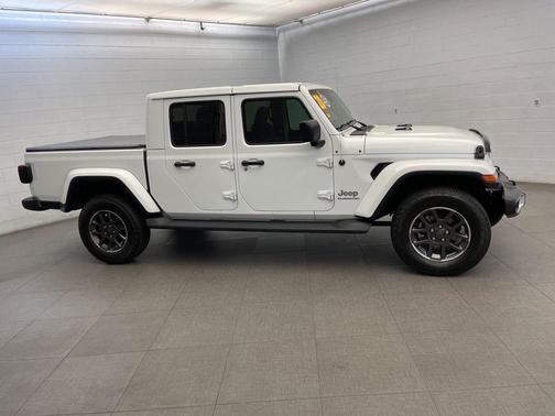 Bright White Clearcoat 2020 Jeep Gladiator Overland
