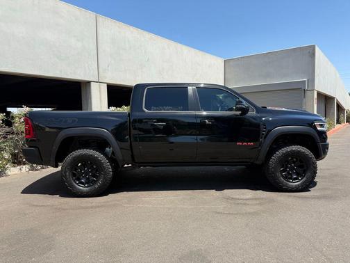 Diamond Black Crystal Pearlcoat 2026 RAM 1500 RHO Crew Cab 4x4 5'7' Box