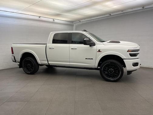 2026 RAM 3500 Limited Crew Cab 4x4 6'4' Box