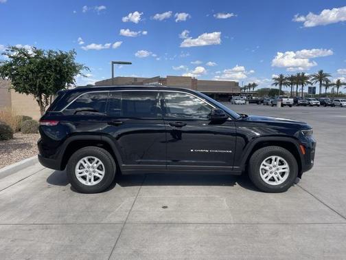 2023 Jeep Grand Cherokee Laredo