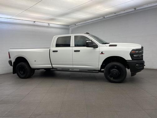 2026 RAM 3500 Tradesman Crew Cab 4x4 8' Box