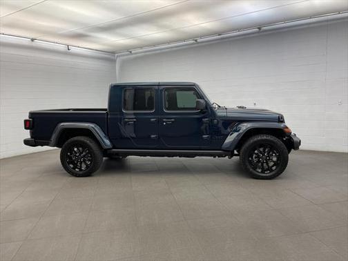 2025 Jeep Gladiator Nighthawk