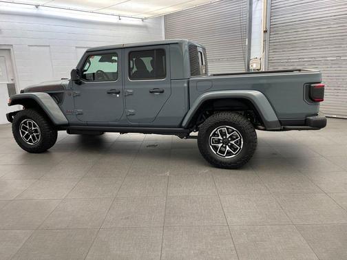 Anvil Clearcoat 2026 Jeep Gladiator Shadow Ops 4x4