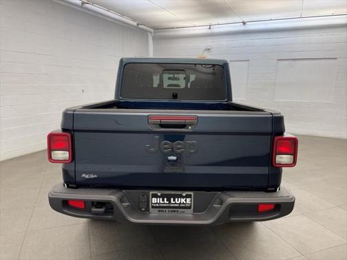 2025 Jeep Gladiator Nighthawk