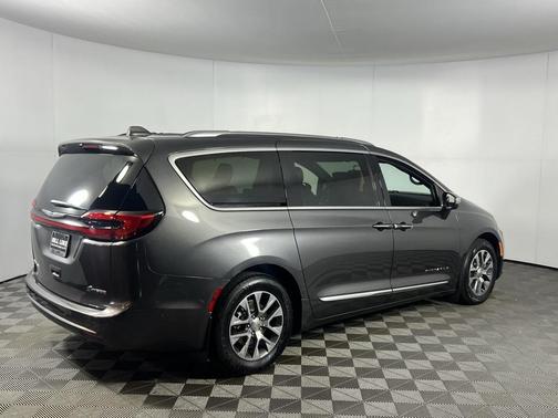 2022 Chrysler Pacifica L