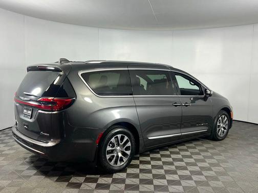 2022 Chrysler Pacifica L