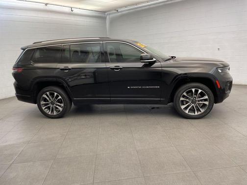 Diamond Black Crystal Pearlcoat 2021 Jeep Grand Cherokee L Overland